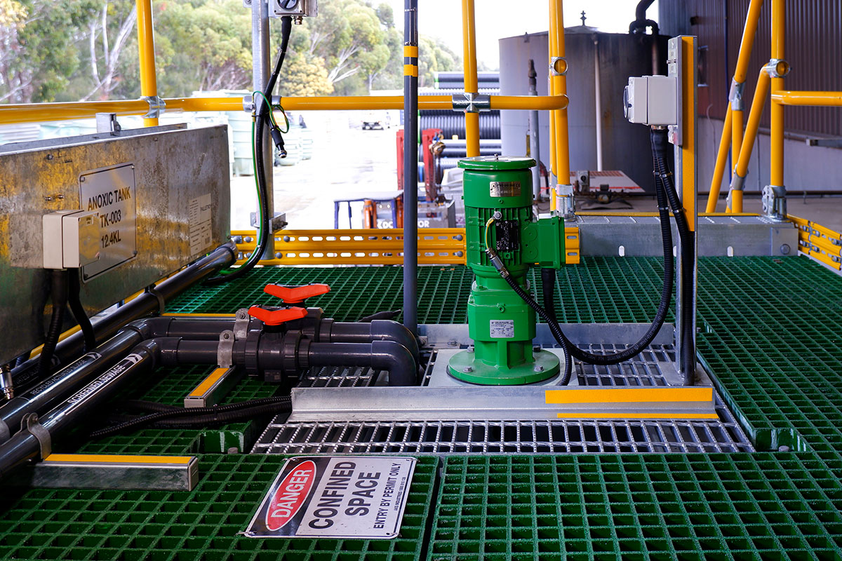 Moranbah-STP-Container-Rooftop-4l-1200x80px